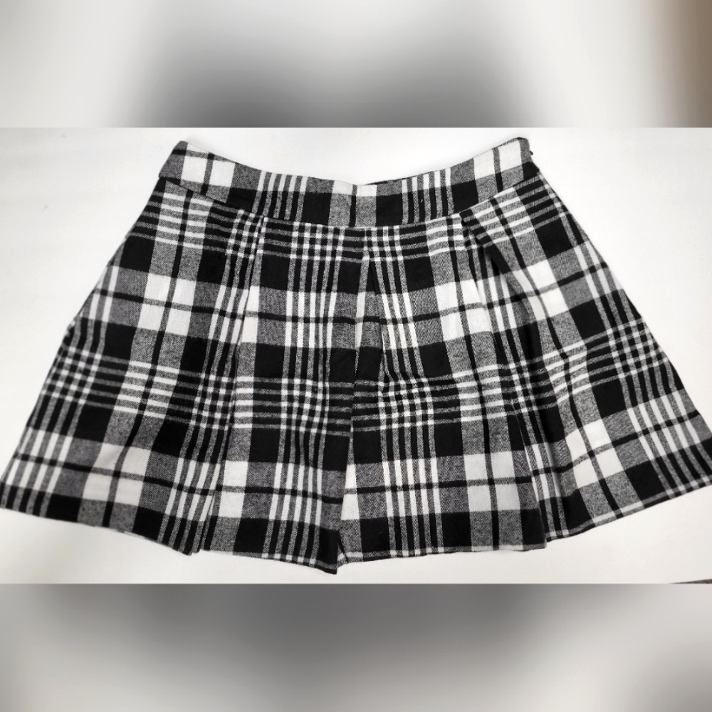 NWOT plaid side zip skirt